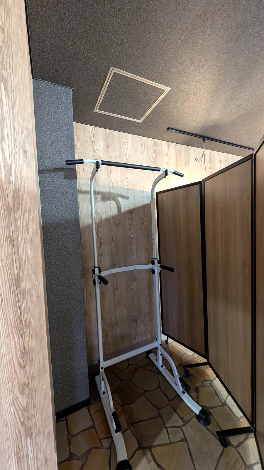 MACHITOSHO+loungeに設置された懸垂バー